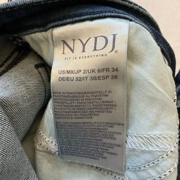 NWT NYDJ Ella Short with Side Seam Slits, Blue Well, Size 2 - Picture 4 of 4